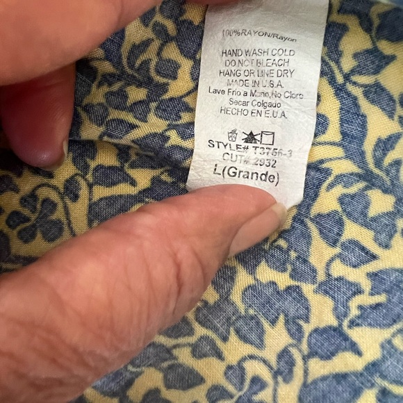 Summer top classic A-line cut with front zipper in Junior’s large size; like new - Picture 3 of 5